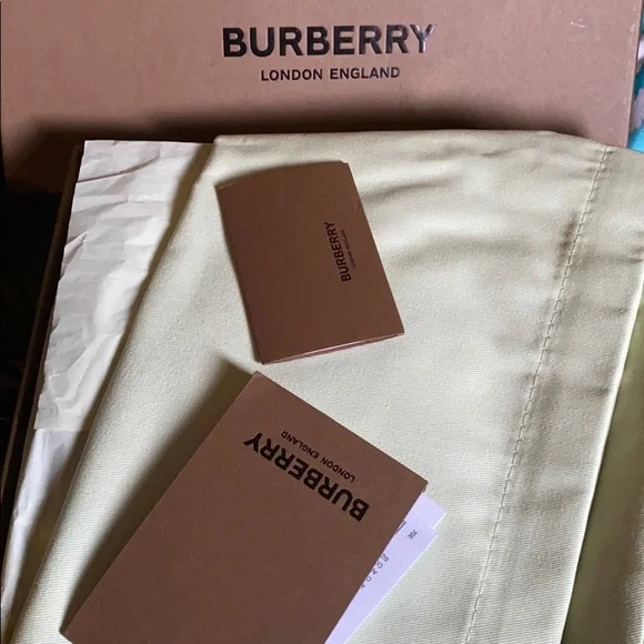 Burberry Chelsea Boots (Authentic) - Picture 3 of 10
